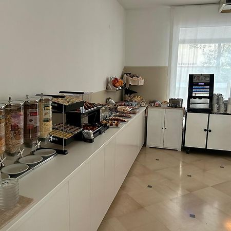 Hotel Massimo Riccione Kültér fotó