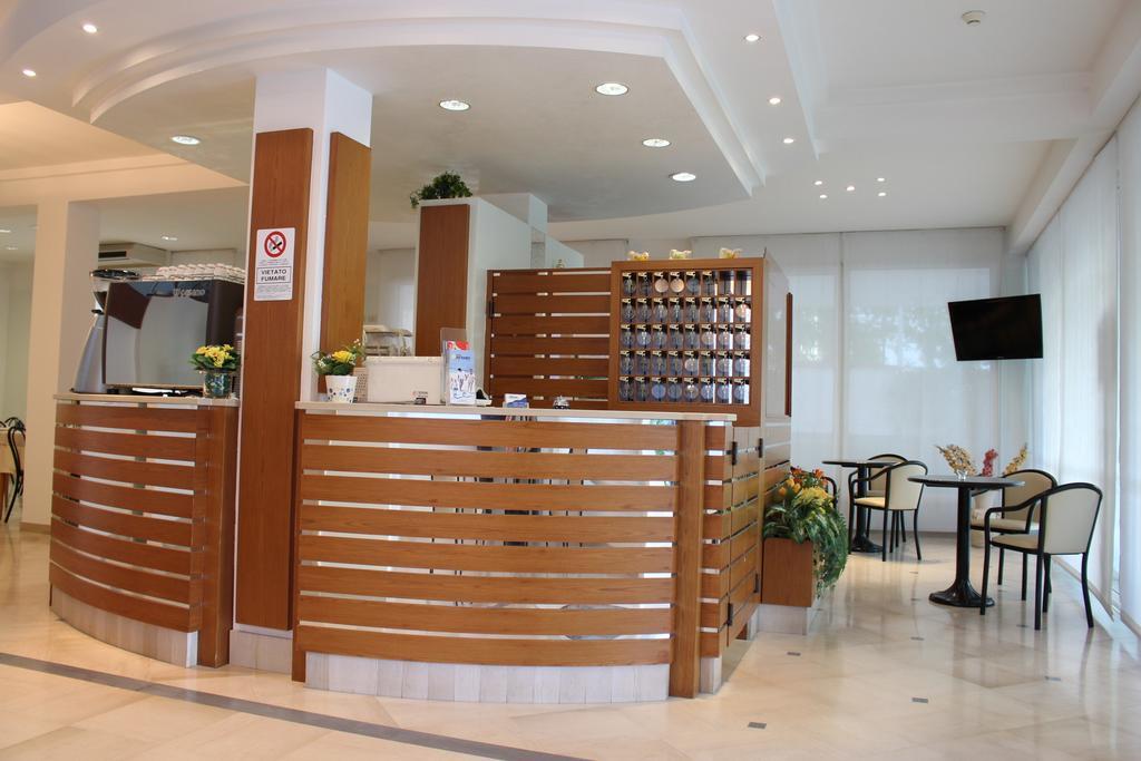 Hotel Massimo Riccione Kültér fotó