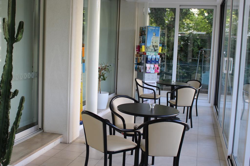 Hotel Massimo Riccione Kültér fotó