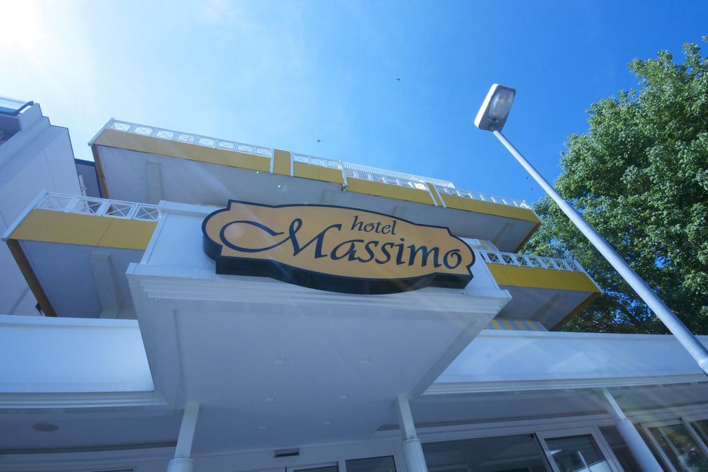Hotel Massimo Riccione Kültér fotó