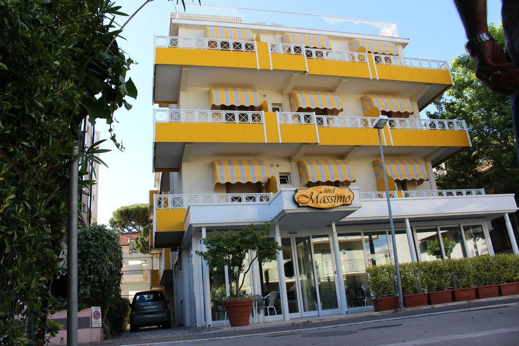 Hotel Massimo Riccione Kültér fotó