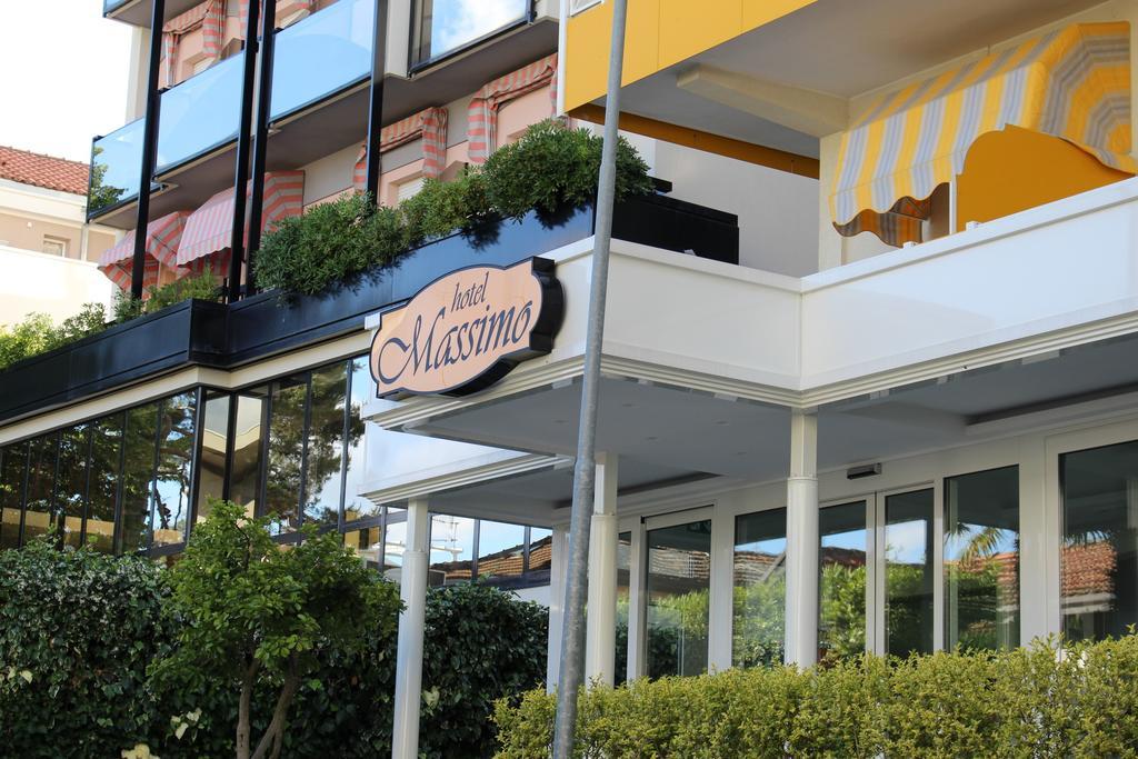 Hotel Massimo Riccione Kültér fotó