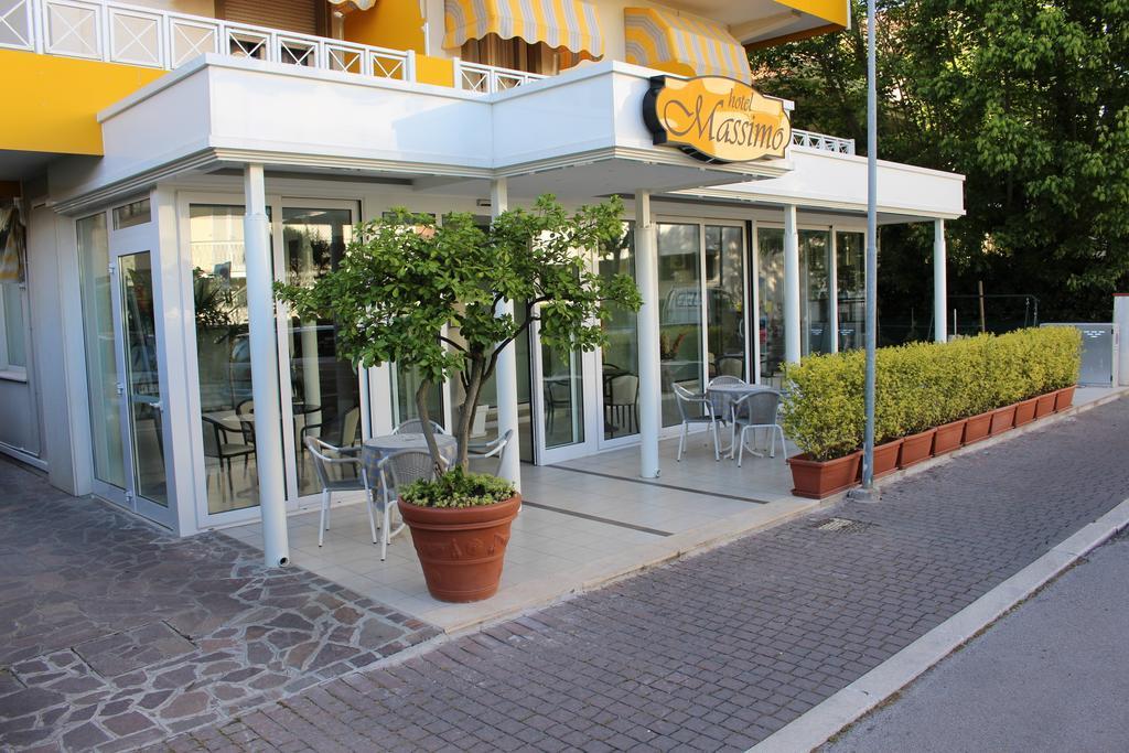 Hotel Massimo Riccione Kültér fotó