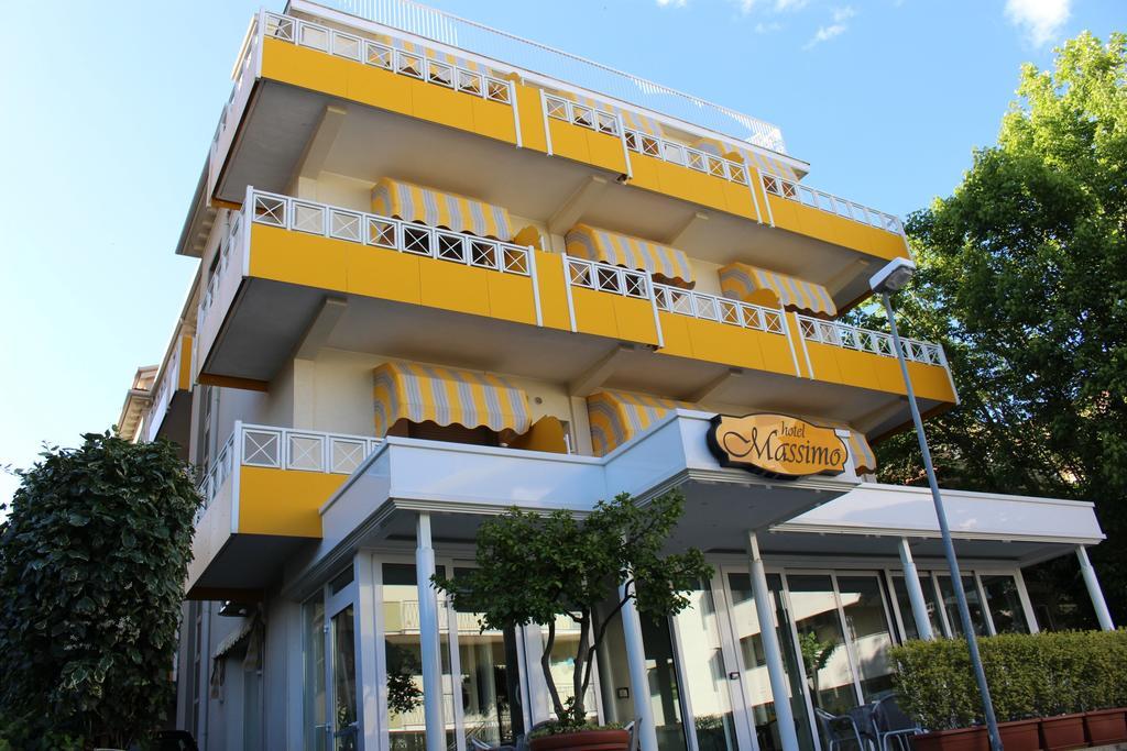Hotel Massimo Riccione Kültér fotó