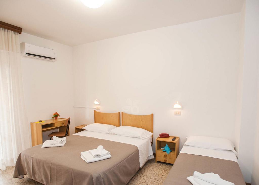 Hotel Massimo Riccione Kültér fotó