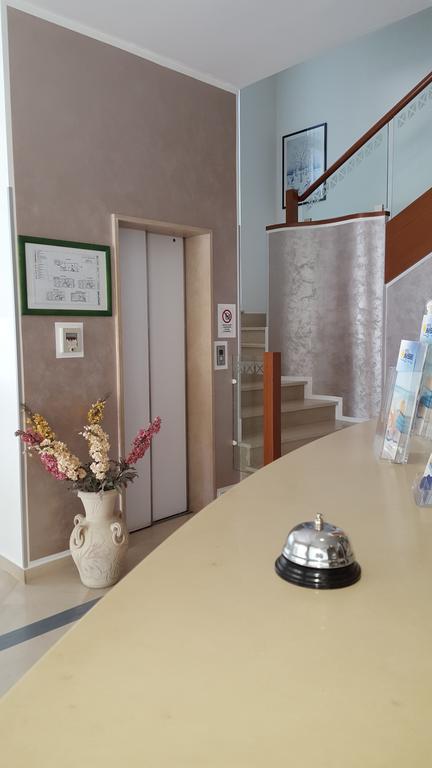 Hotel Massimo Riccione Kültér fotó