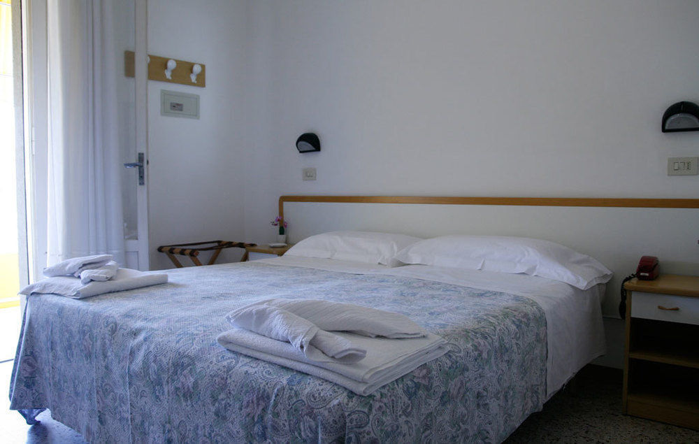 Hotel Massimo Riccione Kültér fotó